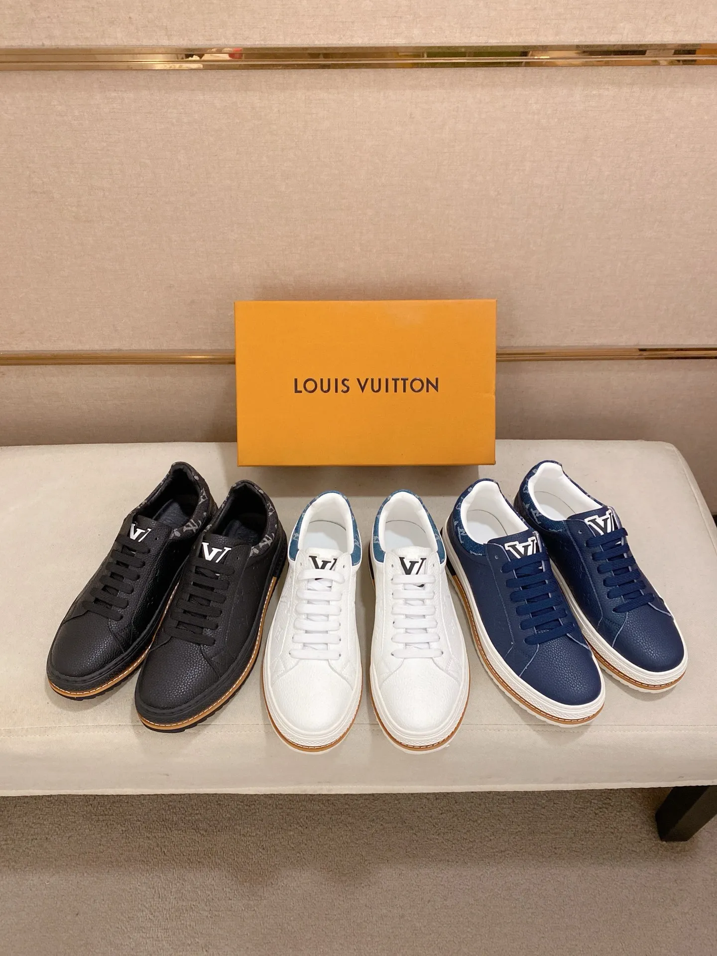 Men's shoes💰 420💰louis vuitton (Louis Vuitton/lv)🔍🔍The new counters are on sale at the same time. The uppers are imported from Italy. ⃣️Re-engraved🇮🇹💪💪, ⚠Sole: The original sole is specially provided by the original factory, the exclusive movable molded sole is super comfortable, ⚠Original and single goods 🔍high quality, you can enter and leave the counter at will, welcome to compare⚠. Code number: 38-44 (45/customized, non-refundable)